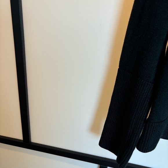 Oakley Women’s black knit sweater. Size small - Picture 3 of 15